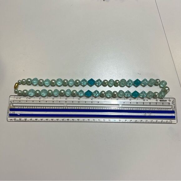 Vintage Avon Aqua Blue Icy Pastel Necklace - Picture 4 of 4